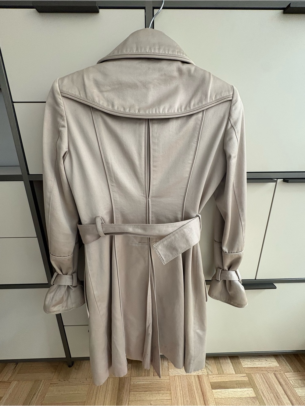 Burberry Pearly Beige Double-Breasted Trench Coat with Belt - Picture 2 of 9